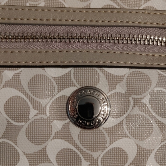 AUTHENTIC NWOT COACH CHELSEA BIAS SIGNATURE BAG - Picture 3 of 9